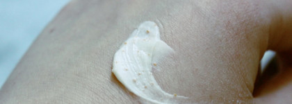 Старый друг  Shiseido Benefiance Creamy Cleansing Foam