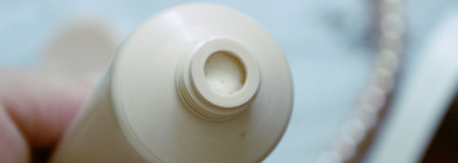 Старый друг  Shiseido Benefiance Creamy Cleansing Foam