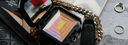 Деликатная и мультизадачная компактная пудра с эффектом сияния Shiseido 7 Lights Powder Illuminator