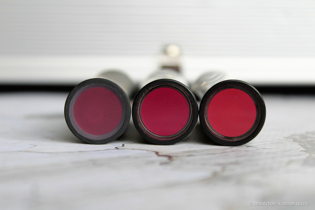 Слева Sephora Rouge Mat в оттенке 10, справа Sephora Rouge Cream в оттенках (слева направо): 60, 51. Дневное освещение
