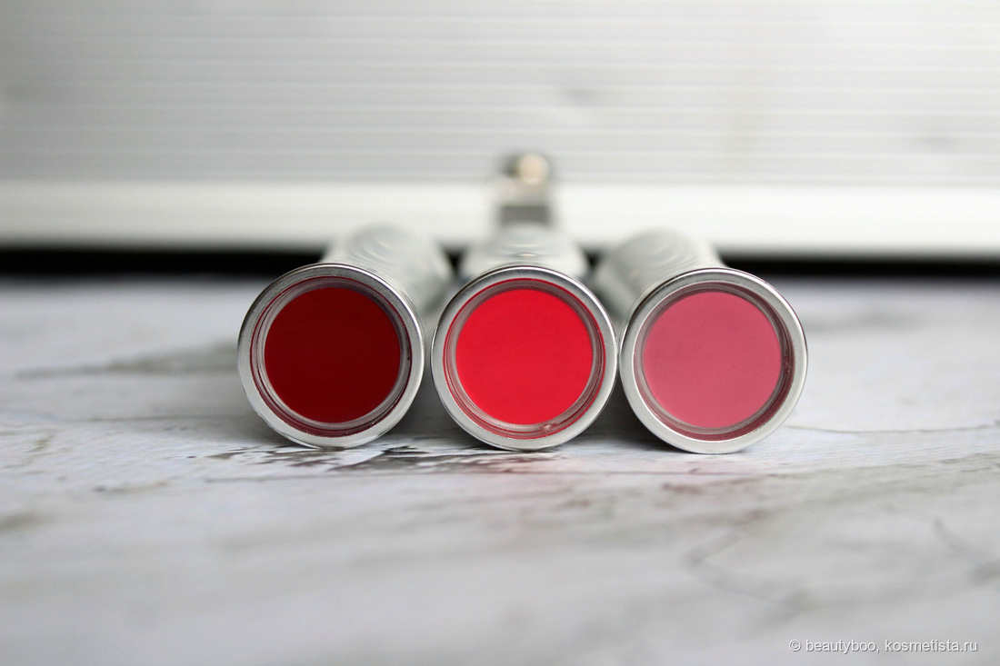 Sephora Rouge Shine в оттенках (слева направо): 46, 30, 14. Дневное освещение