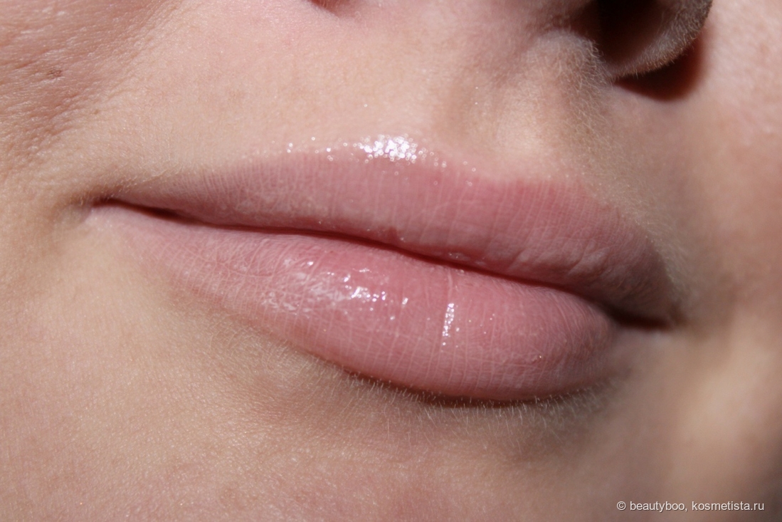 Buxom Full-On Plumping Lip Cream в оттенке White Russian. Дневное освещение