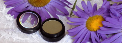 Профессиональные тени для век. Оливковая нотка, цветущая фиалка и искристое шампанское