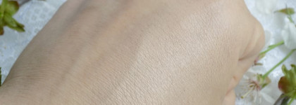 Житель моей косметички в жаркое время года. Тональный крем Eveline Cosmetics Professional Art Make-Up 3 в 1