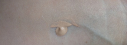 Новинка от Chanel - Les Beiges teint belle mine naturelle healthy glow foundation SPF 25/PA++ № 20