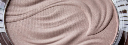 Нежное сияние вместе с Essence Strobing Highlighter #10 let it glow