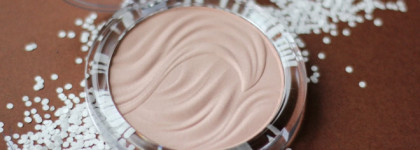 Нежное сияние вместе с Essence Strobing Highlighter #10 let it glow