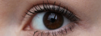 Essence I Love Extreme Crazy Volume Mascara black