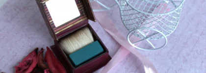 Легендарный бронзер Benefit Hoola Bronzing Powder