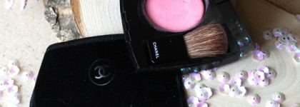Румяна Chanel Joues Contraste в оттенке 64 Pink Explosion для создания морозного румянца