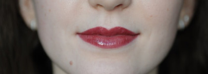 Yves Rocher Mattiflying and long-lasting lip primer Праймер для губ и губная помада Yves Rocher Rouge Brilliance Vegetale Sheer Botanical Lipstick "Растительное сияние цвета" 52 черешневый коктейль