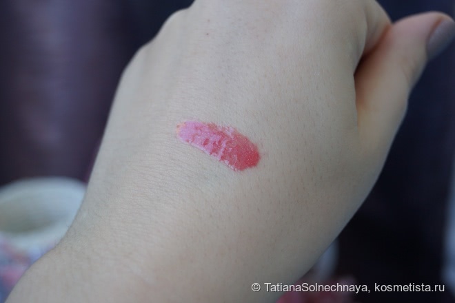 Сияющий блеск для губ с увлажняющим эффектом Gloss In Love. Мой любимчик #162 Scarlett Scarlett. Интересный спонж, который сравнивают с