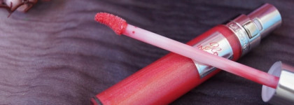 Сияющий блеск для губ с увлажняющим эффектом Gloss In Love. Мой любимчик #162 Scarlett Scarlett. Интересный спонж, который сравнивают с "ножкой балерины" и уникальный формат тюбика