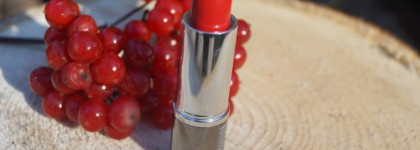 Что за красная ягодка? Это увлажняющая помада Limoni lipstick оттенок #217