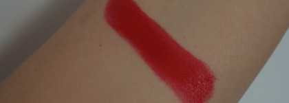 Что за красная ягодка? Это увлажняющая помада Limoni lipstick оттенок #217