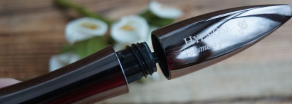 Увы, без эффекта драмы, но хороший вариант на каждый день -  тушь от Lancome Hypnôse Volume à Porter 01