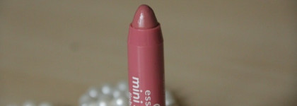 Помада-бальзам от Essence