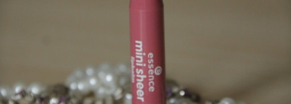 Помада-бальзам от Essence