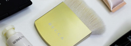 Becca The One Perfecting Brush Limited Edition Champagne Gold