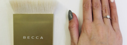 Becca The One Perfecting Brush Limited Edition Champagne Gold