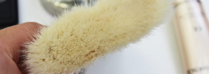 Becca The One Perfecting Brush Limited Edition Champagne Gold