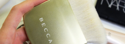 Becca The One Perfecting Brush Limited Edition Champagne Gold