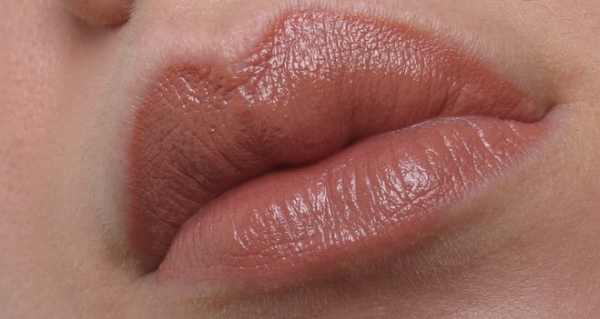 Бохо в помощь: губная помада Lasting Finish Lipstick by Kate Anniversary, тон 056 Boho Nude, Rimmel