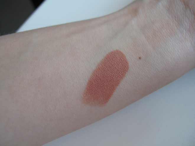 Бохо в помощь: губная помада Lasting Finish Lipstick by Kate Anniversary, тон 056 Boho Nude, Rimmel