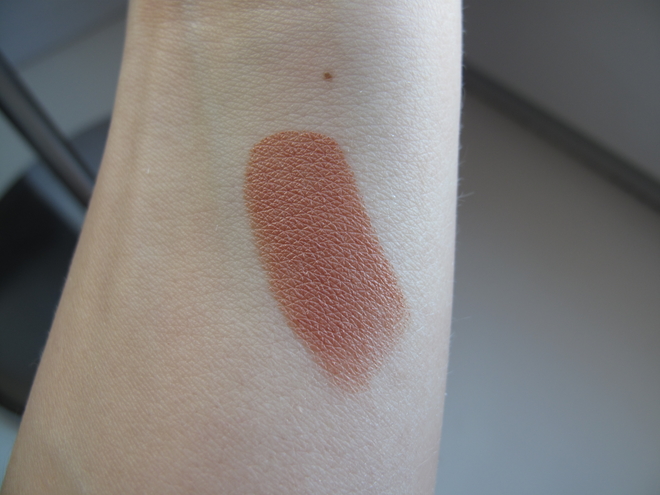 Бохо в помощь: губная помада Lasting Finish Lipstick by Kate Anniversary, тон 056 Boho Nude, Rimmel
