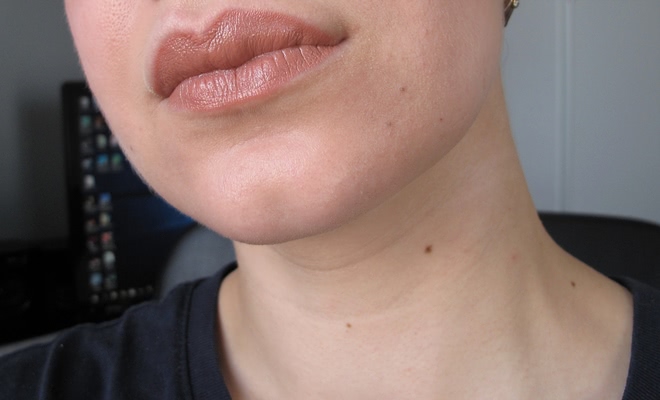 Бохо в помощь: губная помада Lasting Finish Lipstick by Kate Anniversary, тон 056 Boho Nude, Rimmel
