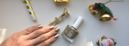 Essence 01 I still believe in Santa Claus, Orly 20721 Star spangled, OPI Solitaire