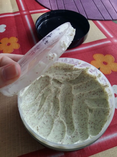 Бюджетный скраб для тела Avocado oil body scrub от Planeta Organica