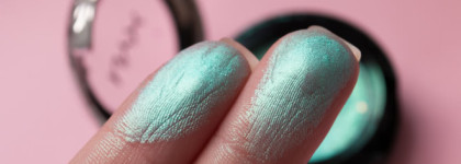 NYX Prismatic eyeshadow в русалочьем оттенке