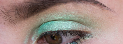 NYX Prismatic eyeshadow в русалочьем оттенке