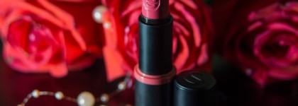 Моя яркая любимица Essense Long-Lasting Lipstick #01 Coral Calling