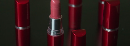 Много помад: Maybelline Hydra Extreme Lipstick 131, 160, 173, 175, 595, 721