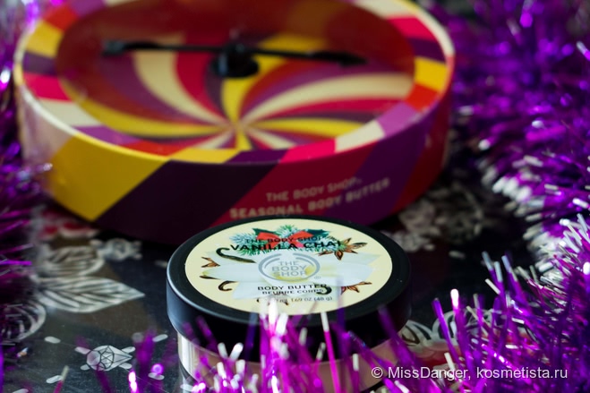 The Body Shop Подарочный набор масел для тела «Рождественская коллекция»: Морозные ягоды, Зимняя слива, Ванильный чай; отшелушивающее полотенце розовое