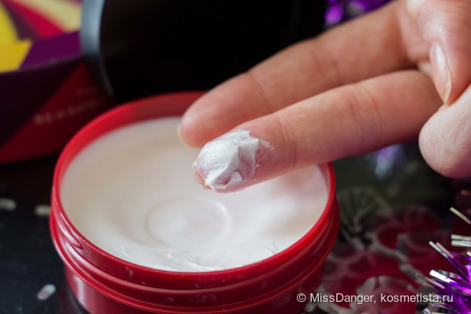 The Body Shop Подарочный набор масел для тела «Рождественская коллекция»: Морозные ягоды, Зимняя слива, Ванильный чай; отшелушивающее полотенце розовое