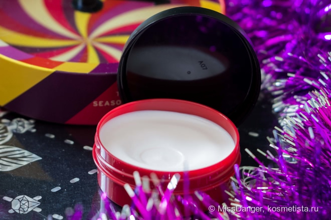 The Body Shop Подарочный набор масел для тела «Рождественская коллекция»: Морозные ягоды, Зимняя слива, Ванильный чай; отшелушивающее полотенце розовое