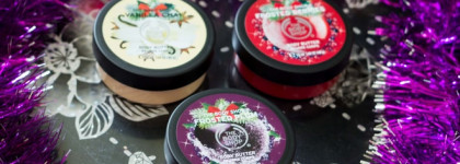The Body Shop Подарочный набор масел для тела «Рождественская коллекция»: Морозные ягоды, Зимняя слива, Ванильный чай; отшелушивающее полотенце розовое