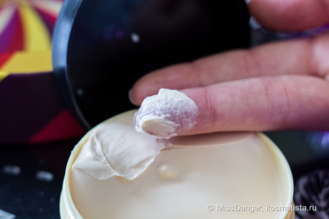 The Body Shop Подарочный набор масел для тела «Рождественская коллекция»: Морозные ягоды, Зимняя слива, Ванильный чай; отшелушивающее полотенце розовое