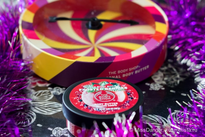 The Body Shop Подарочный набор масел для тела «Рождественская коллекция»: Морозные ягоды, Зимняя слива, Ванильный чай; отшелушивающее полотенце розовое