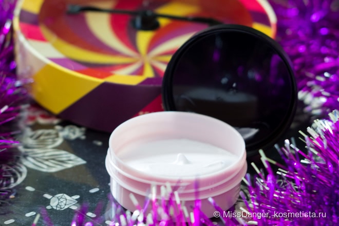 The Body Shop Подарочный набор масел для тела «Рождественская коллекция»: Морозные ягоды, Зимняя слива, Ванильный чай; отшелушивающее полотенце розовое