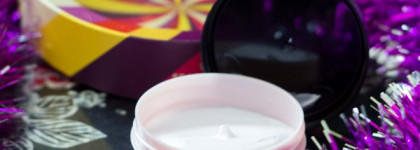 The Body Shop Подарочный набор масел для тела «Рождественская коллекция»: Морозные ягоды, Зимняя слива, Ванильный чай; отшелушивающее полотенце розовое