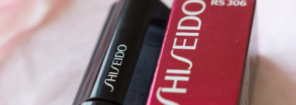 Насыщенный блеск для губ Shiseido Lacquer Gloss RS306 Plum Wine