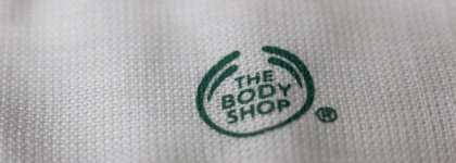 Подарочный набор «Ромашка» The body shop: бальзам для снятия макияжа, средство для снятия макияжа с глаз, полотенце