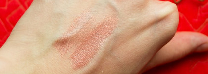 Прекрасная повседневность с помадой Shiseido Veiled Rouge BE301 Carrera