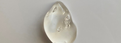 Необычные стайлинговые средства для волос: густой лак и клей