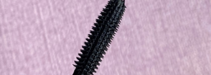 Две нашумевшие новинки февраля: тушь "They're Real! Magnet" от Benefit и тушь "New York Lash Sensational. Sky High" от Maybelline