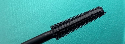 Две нашумевшие новинки февраля: тушь "They're Real! Magnet" от Benefit и тушь "New York Lash Sensational. Sky High" от Maybelline